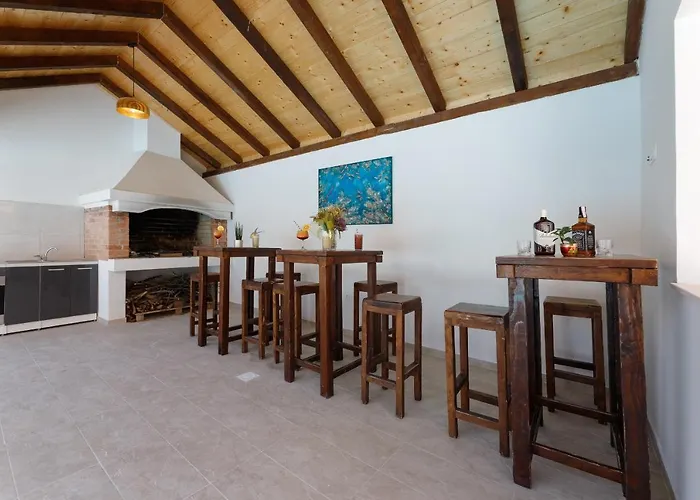 בית הארחה Ellena