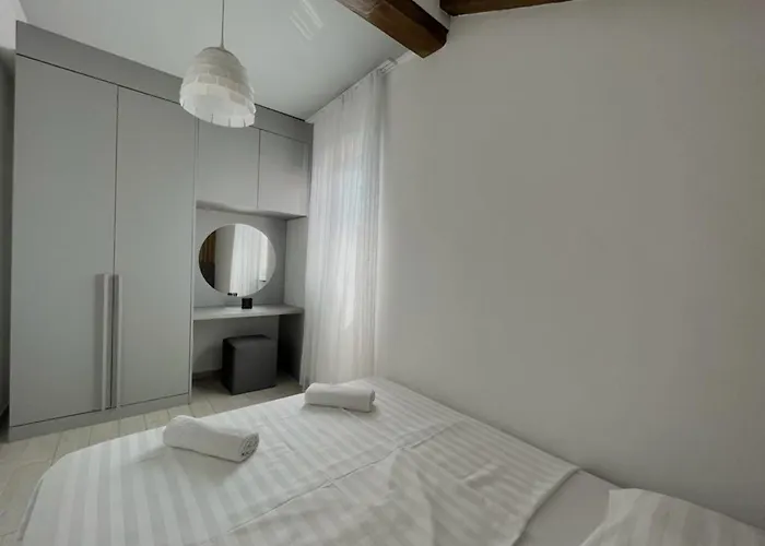 Ellena בית הארחה 3*