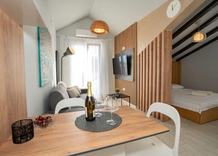 Ellena בית הארחה 3*