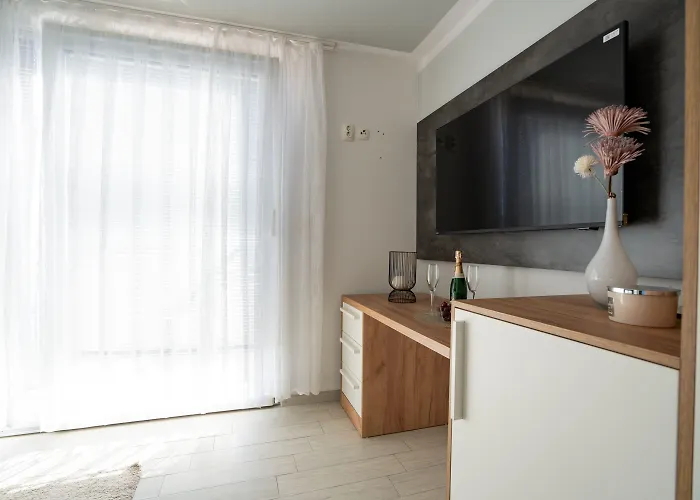 Ellena בית הארחה