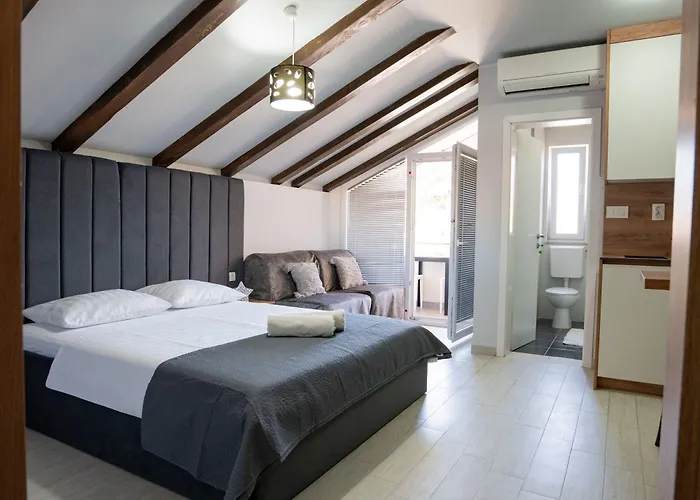 בית הארחה Ellena