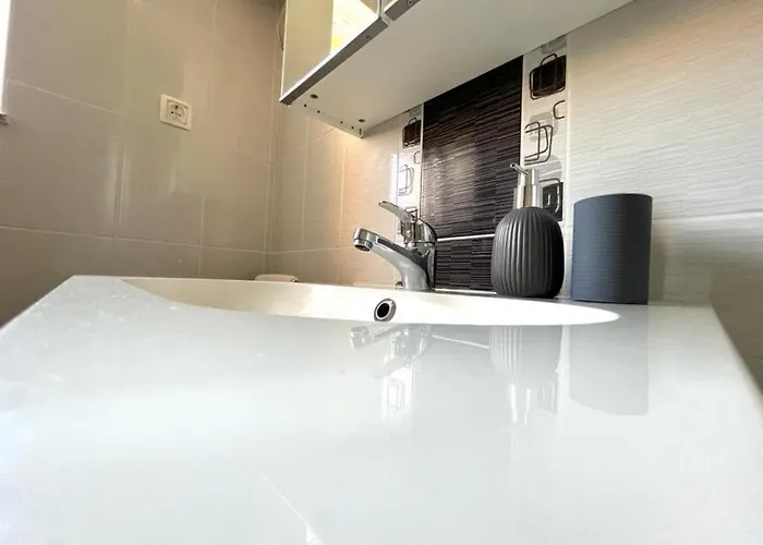 Ellena 3* זאדאר