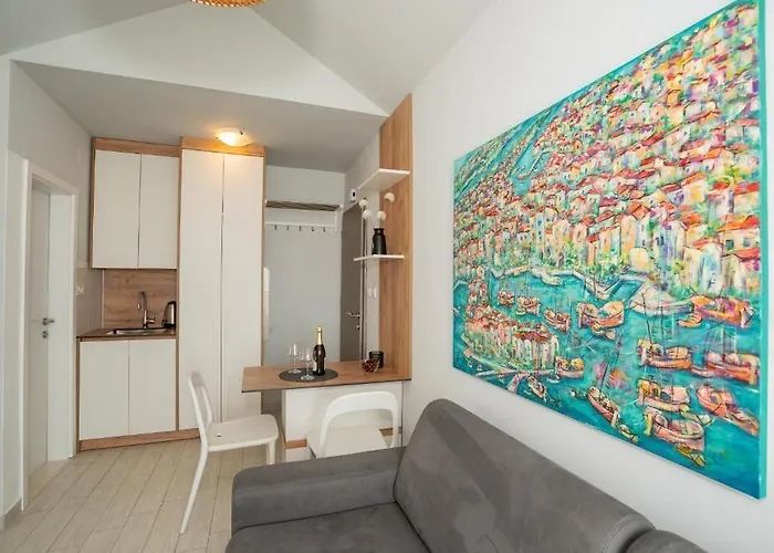 Ellena 3* זאדאר