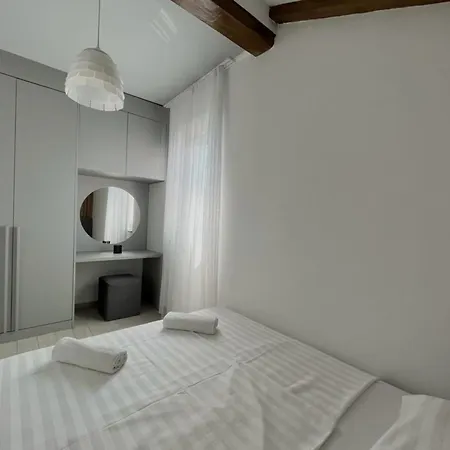 Ellena Guest house *