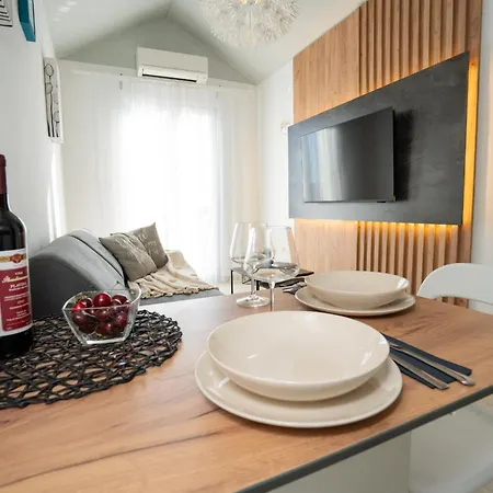 Ellena Guest house 3*